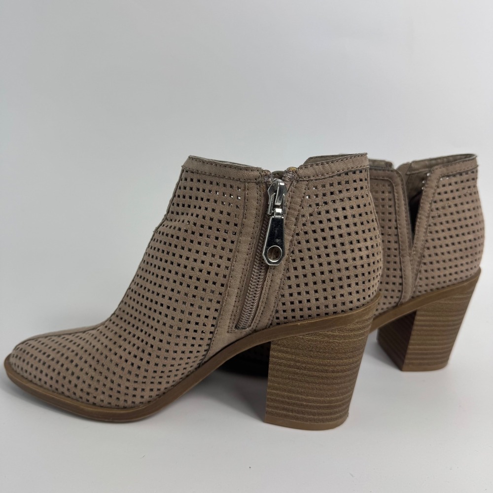 DV Dolce Vita Women's Perforated Taupe Ankle Booties Block Heel Size 6 - Picture 3 of 13